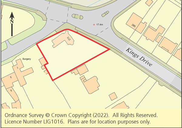 Lot: 82 - DETACHED HOUSE AND LARGE GARDEN WITH DEVELOPMENT POTENTIAL -